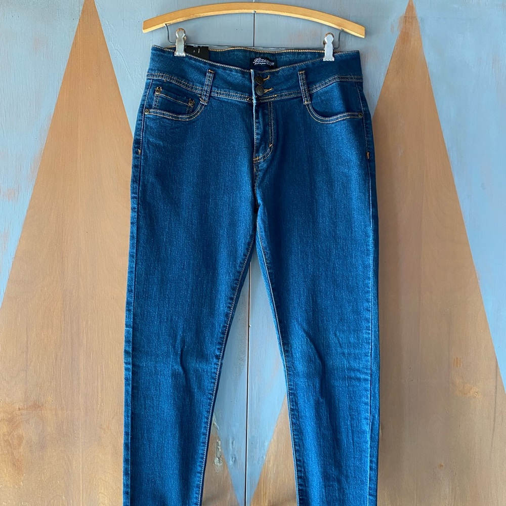 Ling’s Fashion Jeans – Classic – Blue Stretch Denim Size 11